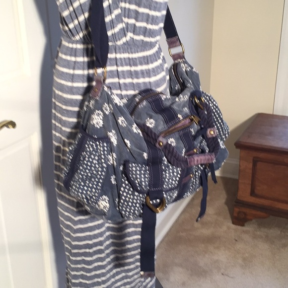 Awesome fun carry all! - Picture 2 of 8